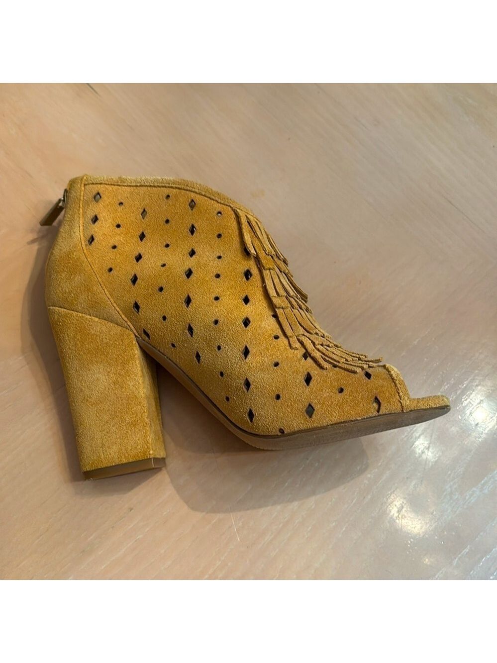 Jessica Simpson Gold Suede Fringed Peep-Toe Ankle Boots - Size 5.5 - Picture 2 of 8